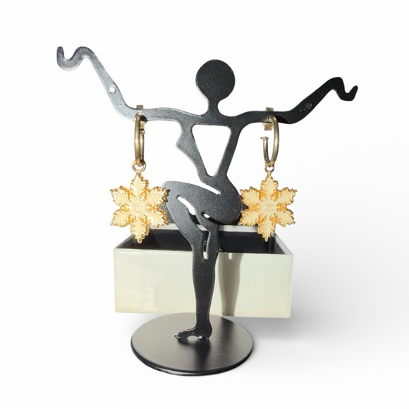 CHANEL Authentic Gold Snowflake Pierced Earrings with Box - Picture 4 of 6